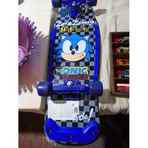 415 - A vintage Sonic The Hedgehog skate board by Sega Enterprises 1991