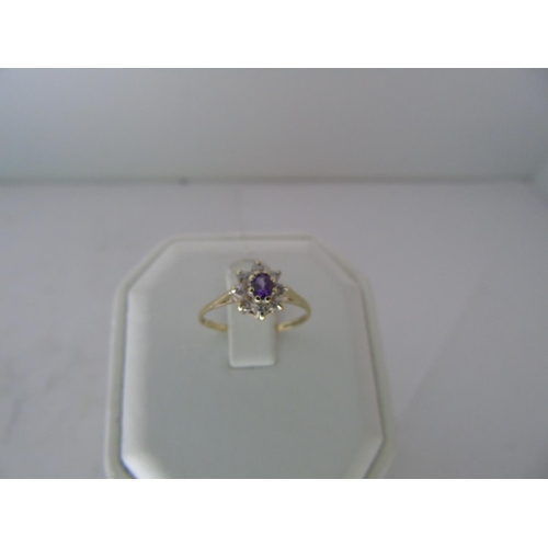 555 - A 9ct gold amethyst cluster ring size P 1/2