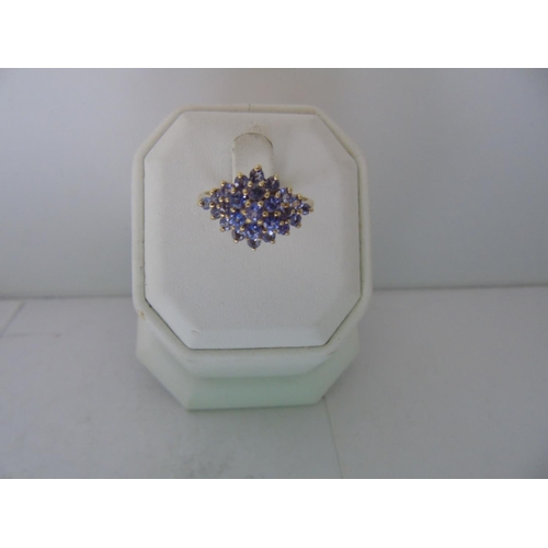 557 - A 9ct gold Tanzanite cluster ring size P 1/2