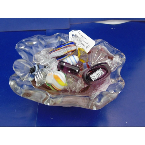 509 - A Italian glass candy bowl & a selection of Murano & Gozo glass sweets