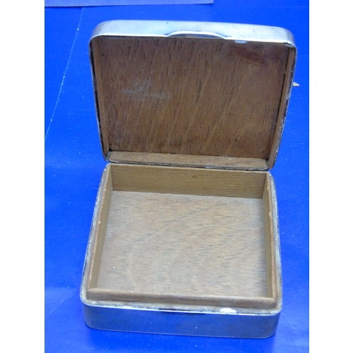 121 - A silver hallmarked for Birmingham 1921 cigarette case with box wood lining Total weight 280 grams (... 