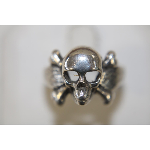 157 - A 925 silver skull ring