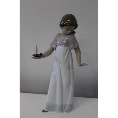 14 - A Nao figurine.
Height 26cm