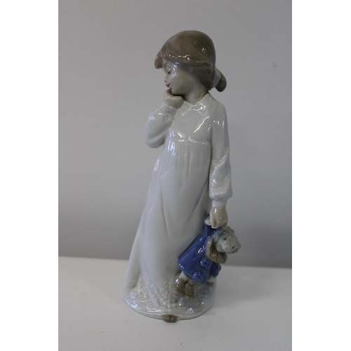 17 - A Nao figurine.
Height 21cm