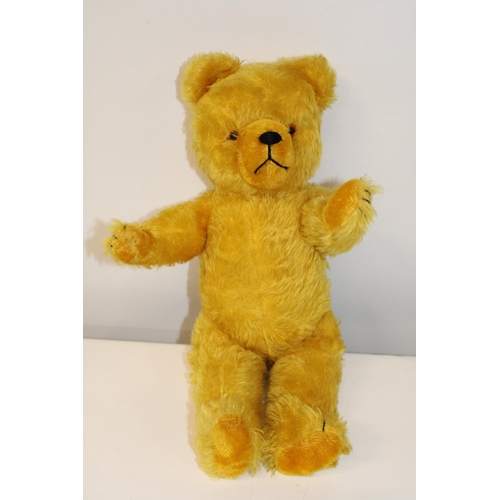 25 - A vintage golden mohair teddy bear with growler 49cm tall