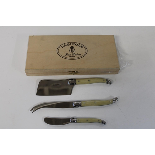 32 - A boxed set of New French Laguiole kitchen knives