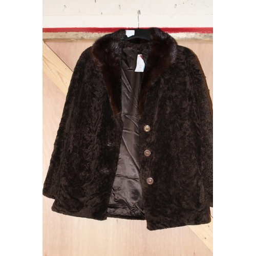 431 - A Ladies Heatona coat