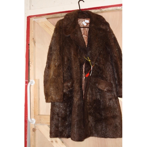 432 - A vintage Ladies fur coat postage uk only