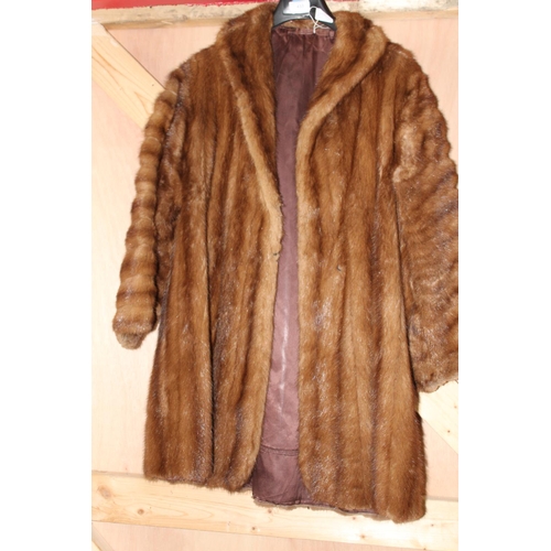 433 - A vintage Ladies fur coat uk postage only