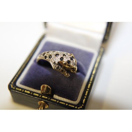 199 - An unusual 9ct gold, diamond & sapphire ring in the form of a leopard