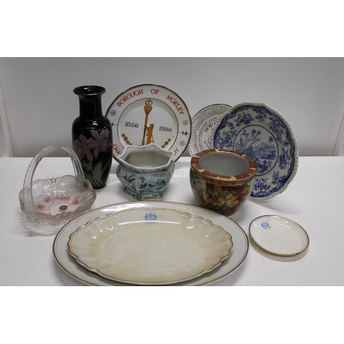 65 - A job lot of assorted collectables