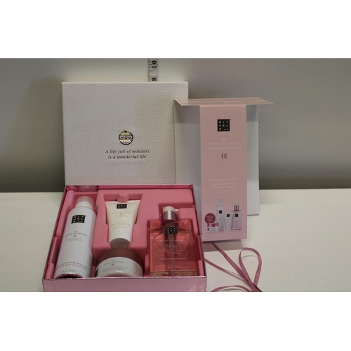 339 - A boxed cosmetic set - Rituals The Ritual of Sakura