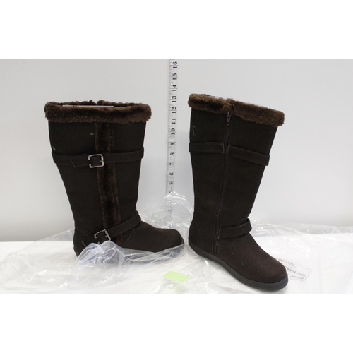 32 - A new pair of ladies suede boots size 3