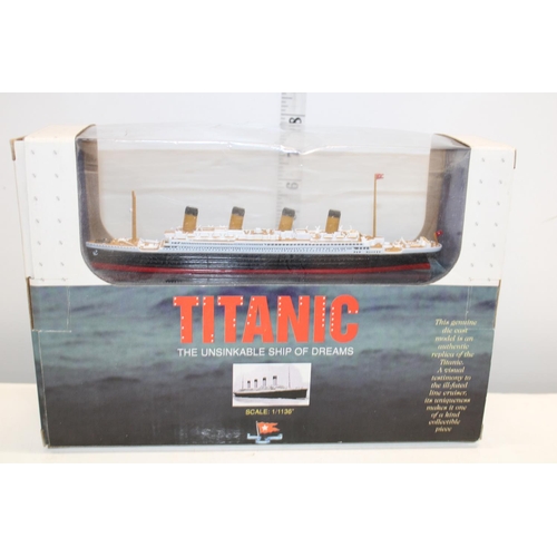 366C - A 1/1136 scale boxed model of the Titanic