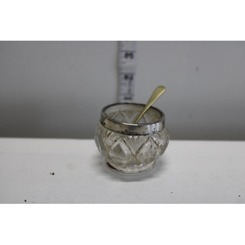 461 - A hallmarked silver rimmed glass salt