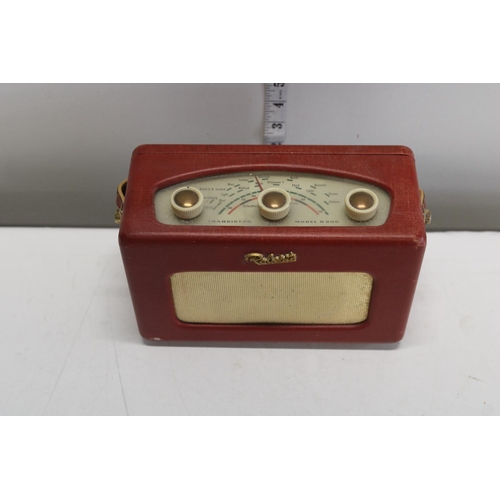 472 - A Roberts R200 radio