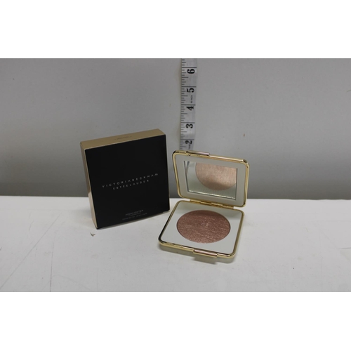 66 - A Victoria Beckham Highlighter