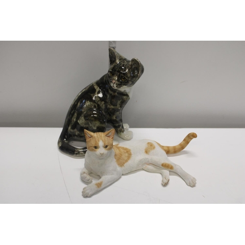 186A - A ceramic cat figure & resin figure