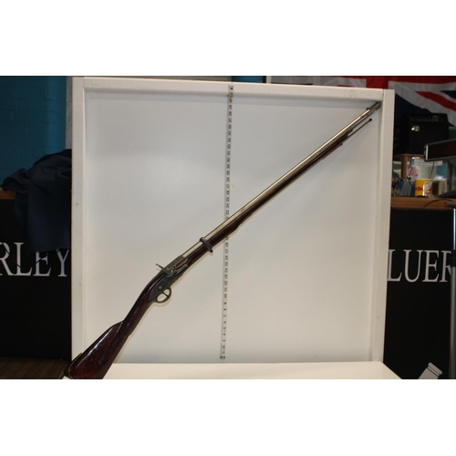 132 - A good quality reproduction Georgian flintlock rifle. Postage unavailable