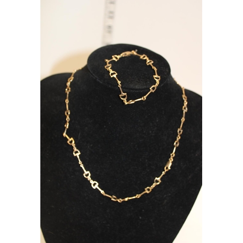 156 - A matched & hallmarked 9ct gold necklace & bracelet set 16.8 grams.