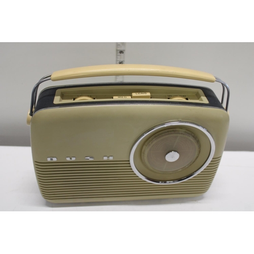 282 - A vintage Bush radio