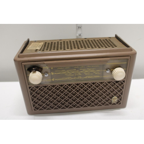 324 - A vintage Phillips radio