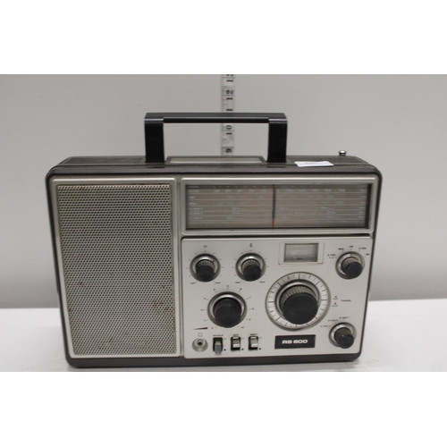 325 - A vintage Miniver RS800 radio