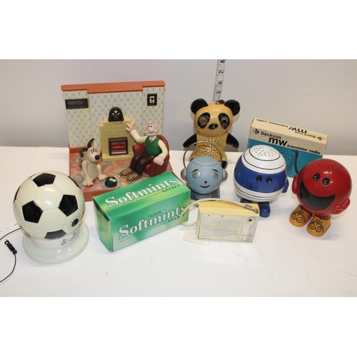 337 - A box of novelty radios etc