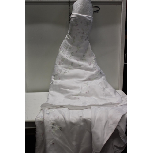 427 - A wedding dress by Santa Monica