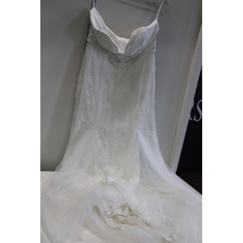 438 - A wedding dress