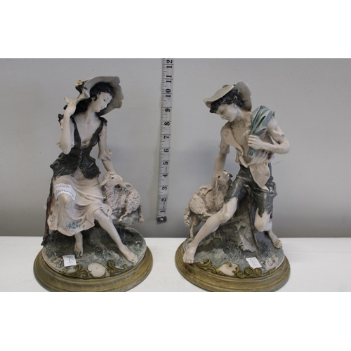 89 - Two vintage Capodiamonte figurines