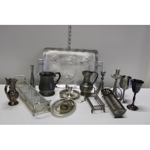 296 - A selection of assorted metal wares