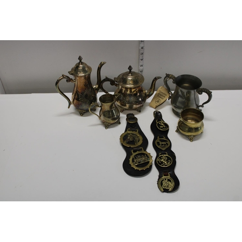 7 - A selection of vintage silver plate and brass ware