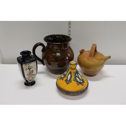 28 - Four pieces of vintage ceramics