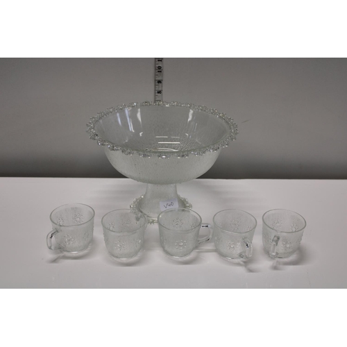 389 - A pretty Italian glass punch bowl and 5 glasses Postage unavailable