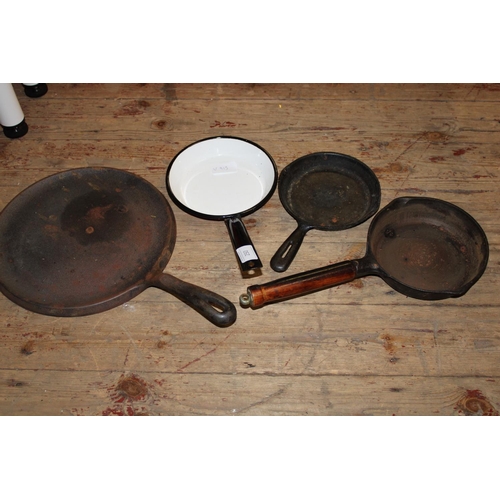 433 - A selection of vintage cast frying pans