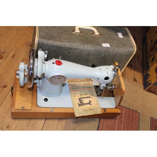 424 - Vintage sewing machine postage unavailable