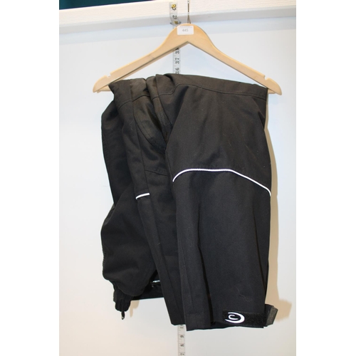 445 - A pair of insulated trousers size L work trousers with inserted protection