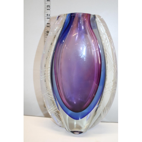 100 - A Murano Italian studio glass vase