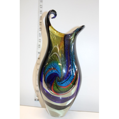 111 - A Murano Italian studio glass vase