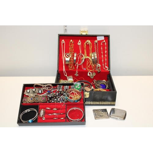 208 - A jewellery box & contents