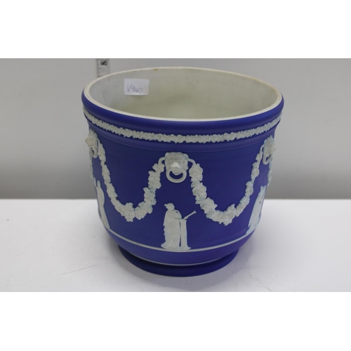 50 - A large Wedgewood Jasperware planter