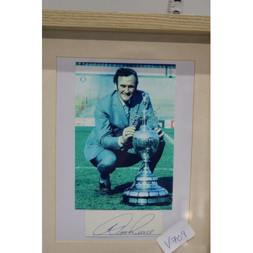 87 - A signed photograph of Don Revie