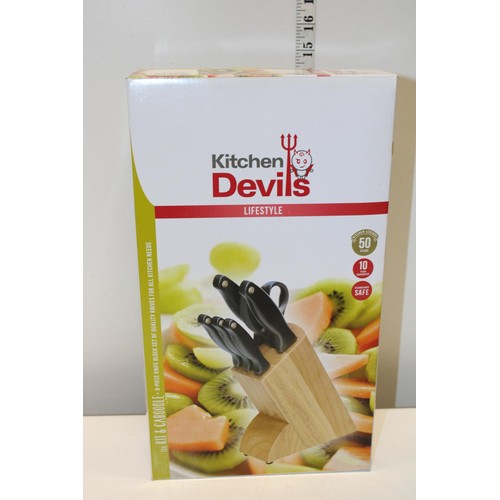 211 - A kitchen devils knife block set