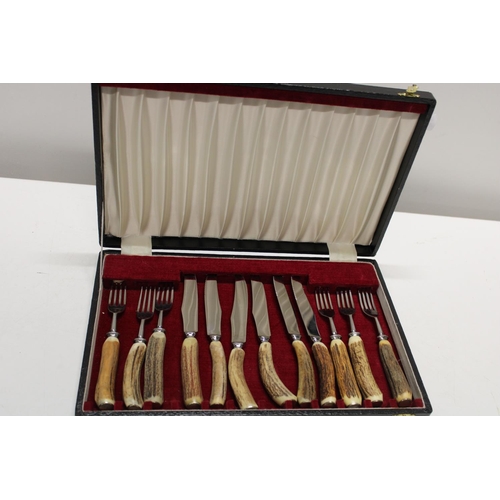 309 - A cased set of vintage cutlery