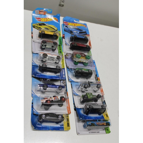 260 - Fifteen boxed Hot Wheels die-cast models