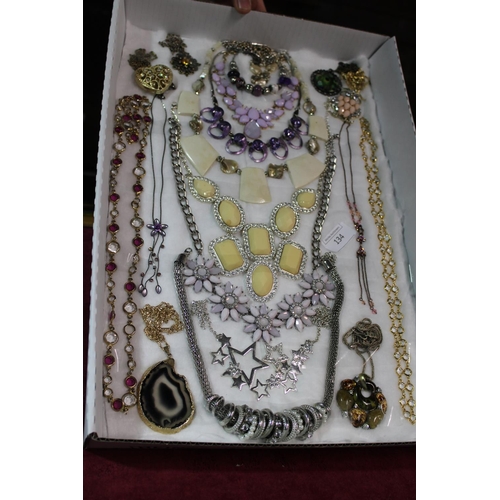 162 - A good tray of costume jewellery