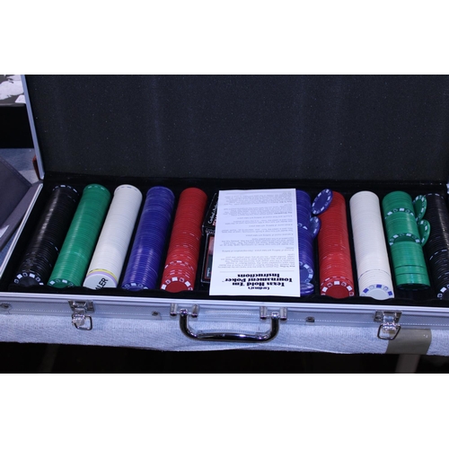 125 - A cased Texas Hold Em Poker set, Postage unavailable