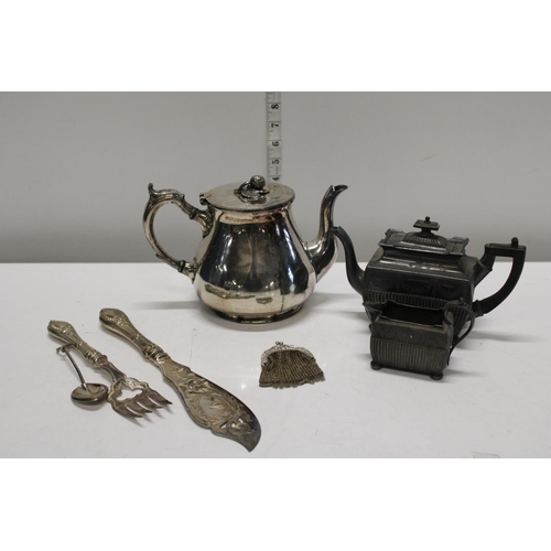 270 - A good selection of assorted silver plated ware, including a small coin purse