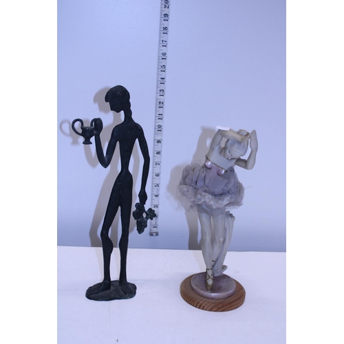 305 - Two decorative figurines